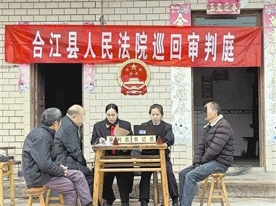  圖②：巡回審理現(xiàn)場(chǎng)。