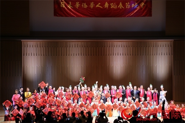 演職人員與嘉賓合影。人民網(wǎng) 許可攝