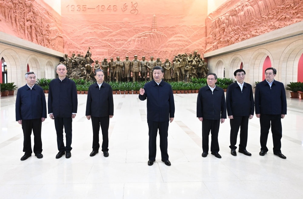2022年10月27日，習(xí)近平在延安革命紀(jì)念館參觀《偉大歷程——中共中央在延安十三年歷史陳列》結(jié)束時發(fā)表重要講話。新華社記者 燕雁 攝