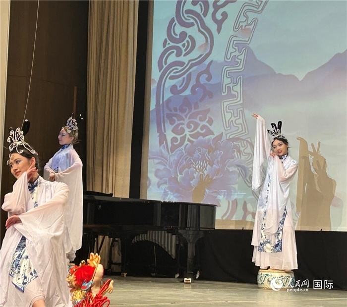 舞蹈《青花瓷》，表演者：德國中歐文化藝術(shù)交流協(xié)會