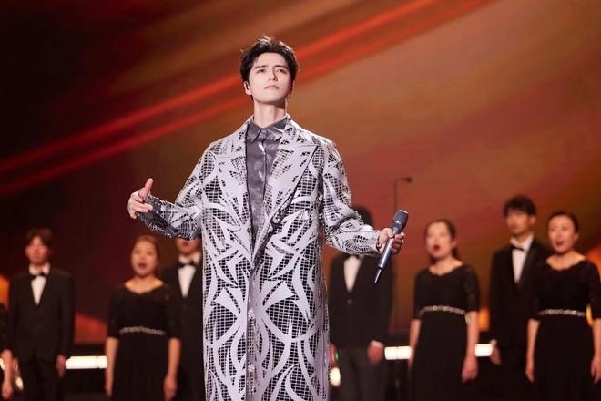 演員李建義、許魏洲和歌手等的音樂秀《有種浪漫叫中國航天》