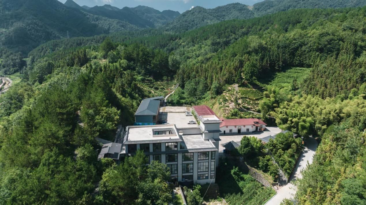蒿坪鎮(zhèn)金石村“喬家大院”農(nóng)家樂航拍圖。常洪萍供圖