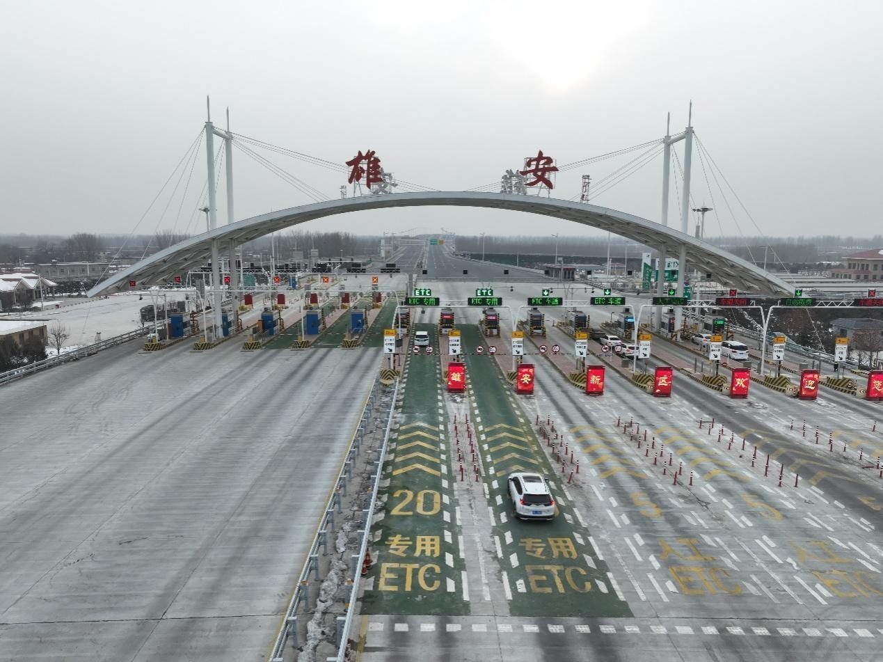 京雄高速全線正式實(shí)現(xiàn)通車運(yùn)營。人民網(wǎng)記者 李兆民攝