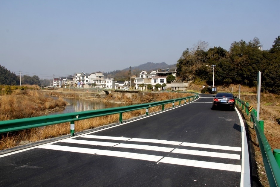 安徽省休寧縣農(nóng)村公路。受訪方供圖