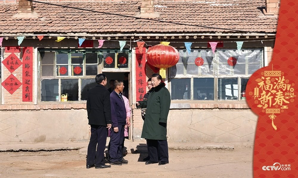 2017年1月24日，習(xí)近平總書記在河北省張家口市張北縣小二臺鎮(zhèn)德勝村村民徐學(xué)海家中看望。