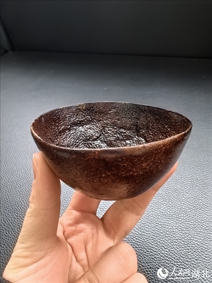 用橘子皮制成的碗。人民網(wǎng)記者 周雯攝