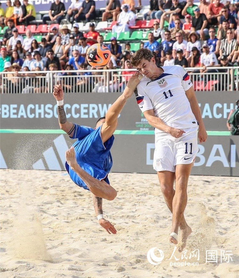 2月15日，意大利隊(duì)對陣美國隊(duì)。人民網(wǎng)塔里克·易卜拉欣攝