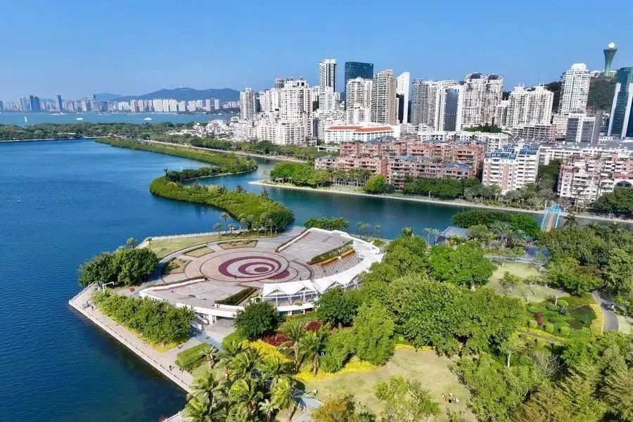 △1月24日，廈門筼筜湖白鷺洲公園及周邊城市景觀。
