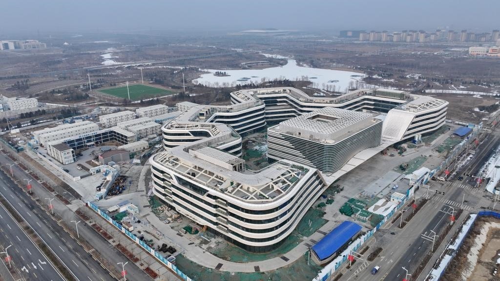 2月6日，建設中的中國衛(wèi)星網(wǎng)絡集團有限公司雄安新區(qū)總部（無人機照片）。新華社記者 牟宇 攝
