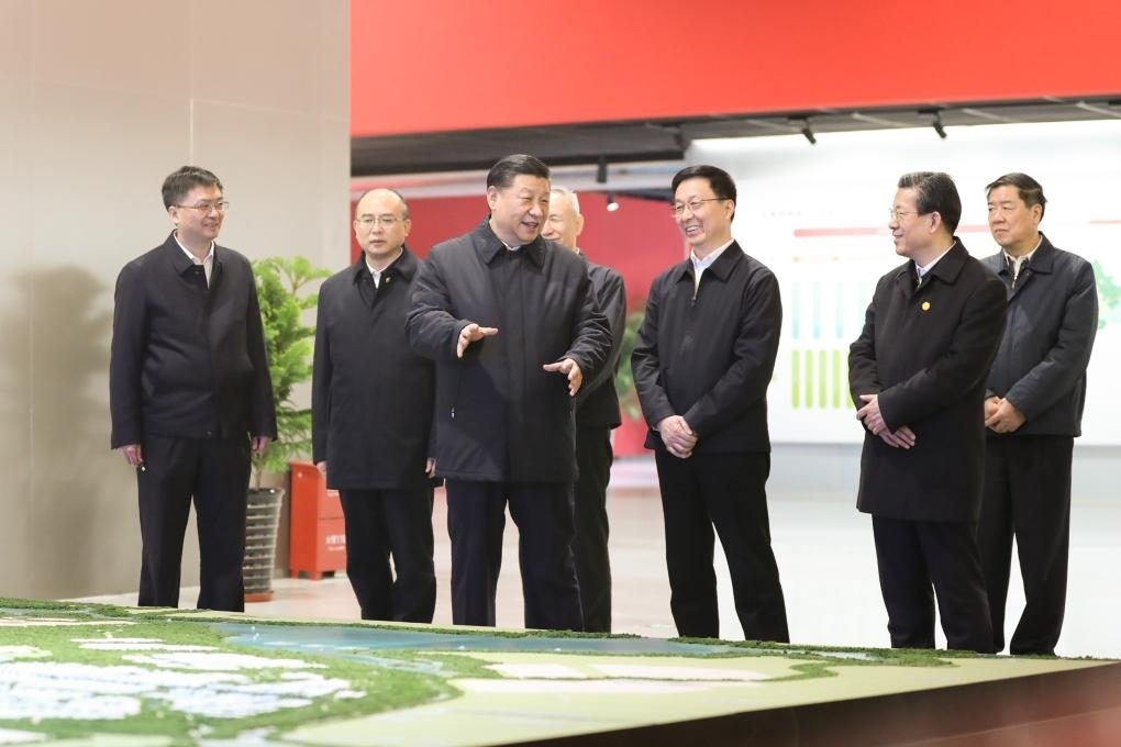 2019年1月16日上午，習(xí)近平總書記在河北雄安新區(qū)規(guī)劃展示中心，仔細(xì)聽取新區(qū)總體規(guī)劃、政策體系及建設(shè)情況介紹。新華社記者 鞠鵬 攝