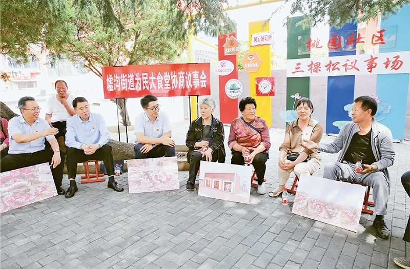 2023年6月2日，江蘇省連云港市連云區(qū)政協(xié)工委在墟溝街道桃園社區(qū)舉行“有事好商量”協(xié)商議事會。 人民圖片 朱華南/攝