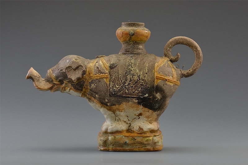 一號(hào)沉船出水的三彩象形持壺。中國(guó)文物報(bào)社供圖