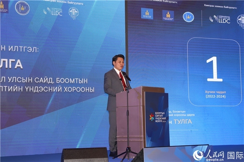 2.圖勒嘎部長做主旨報告。人民網(wǎng)記者 霍文攝_副本
