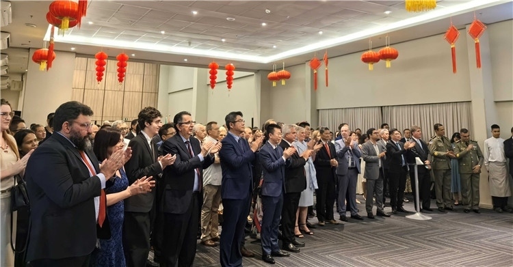當(dāng)?shù)貢r(shí)間3月27日，中國(guó)駐累西腓新任總領(lǐng)事蘭和平舉行到任招待會(huì)。圖為招待會(huì)現(xiàn)場(chǎng)。中國(guó)駐累西腓總領(lǐng)事館供圖