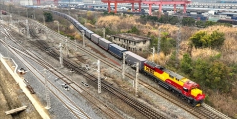 全國(guó)鐵路實(shí)行新的貨物列車(chē)運(yùn)行圖。國(guó)鐵集團(tuán)供圖