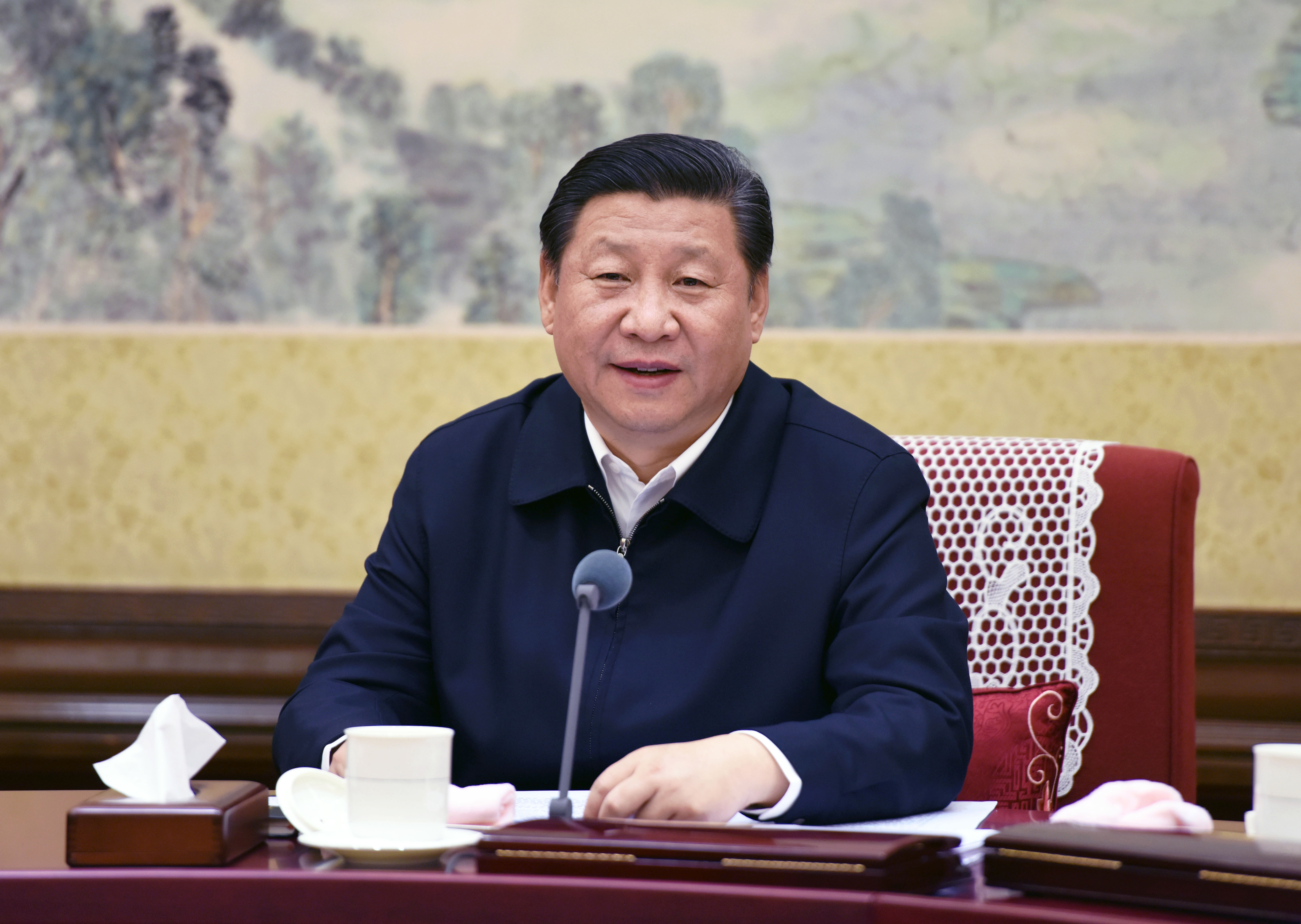 △ 2015年12月28日至29日，中共中央政治局召開專題民主生活會，對照檢查踐行“三嚴三實”情況，討論研究加強黨風廉政建設(shè)措施。習近平總書記主持會議并發(fā)表重要講話。