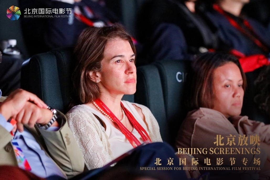 外國影人認(rèn)真聆聽中國影片推介內(nèi)容。主辦方供圖