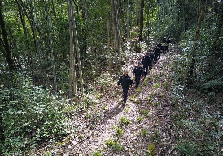 △2022年1月19日，武夷山國家公園護林員在巡山。