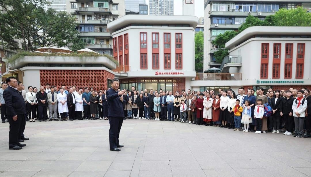 △2024年4月22日，習(xí)近平總書記來到重慶九龍坡區(qū)謝家灣街道民主村社區(qū)考察。