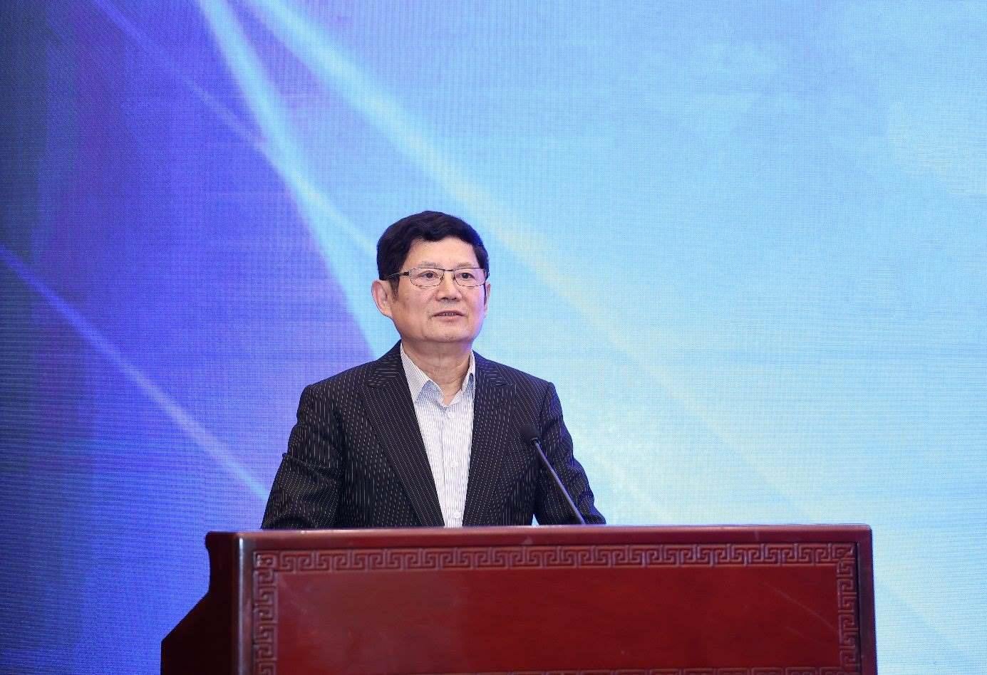 中國(guó)經(jīng)濟(jì)傳媒協(xié)會(huì)會(huì)長(zhǎng)趙健代表第八屆理事會(huì)表態(tài)。主辦方供圖