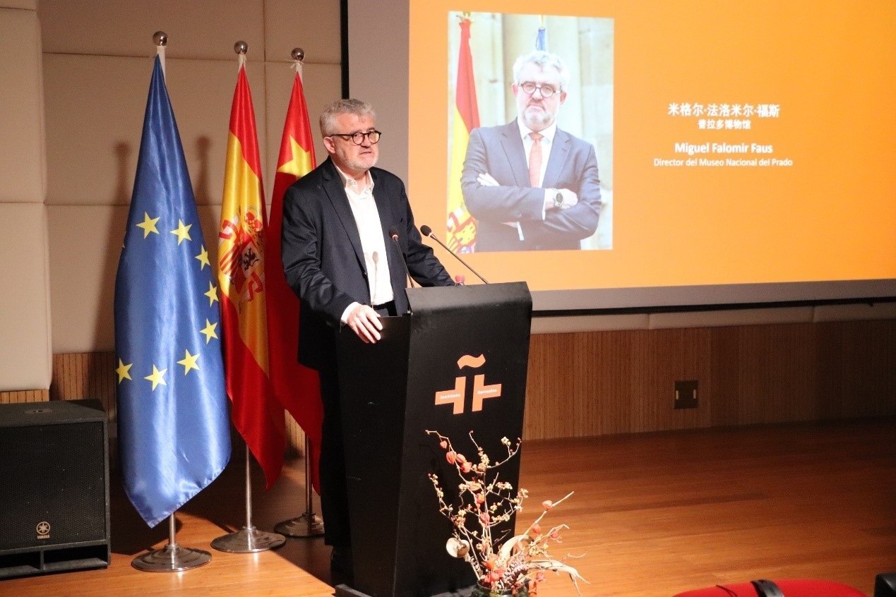 西班牙普拉多博物館館長(zhǎng)米格爾·法洛米爾·福斯在北京塞萬提斯學(xué)院參加活動(dòng)。北京塞萬提斯學(xué)院供圖