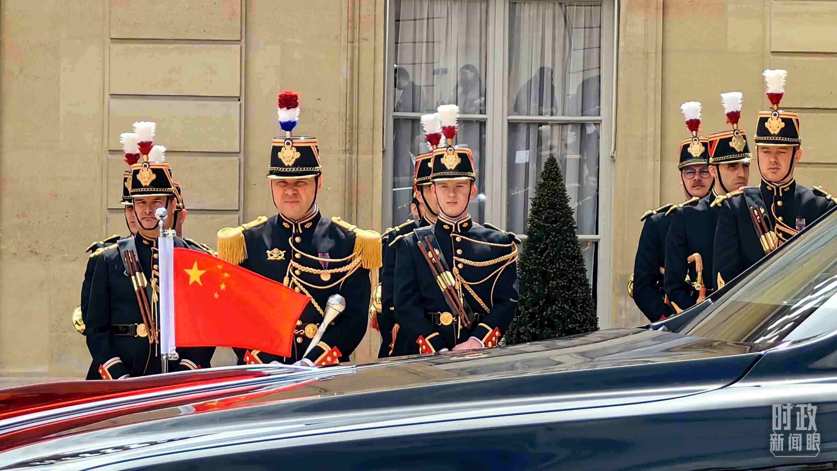△習主席乘車抵達愛麗舍宮。（總臺央視記者段德文拍攝）