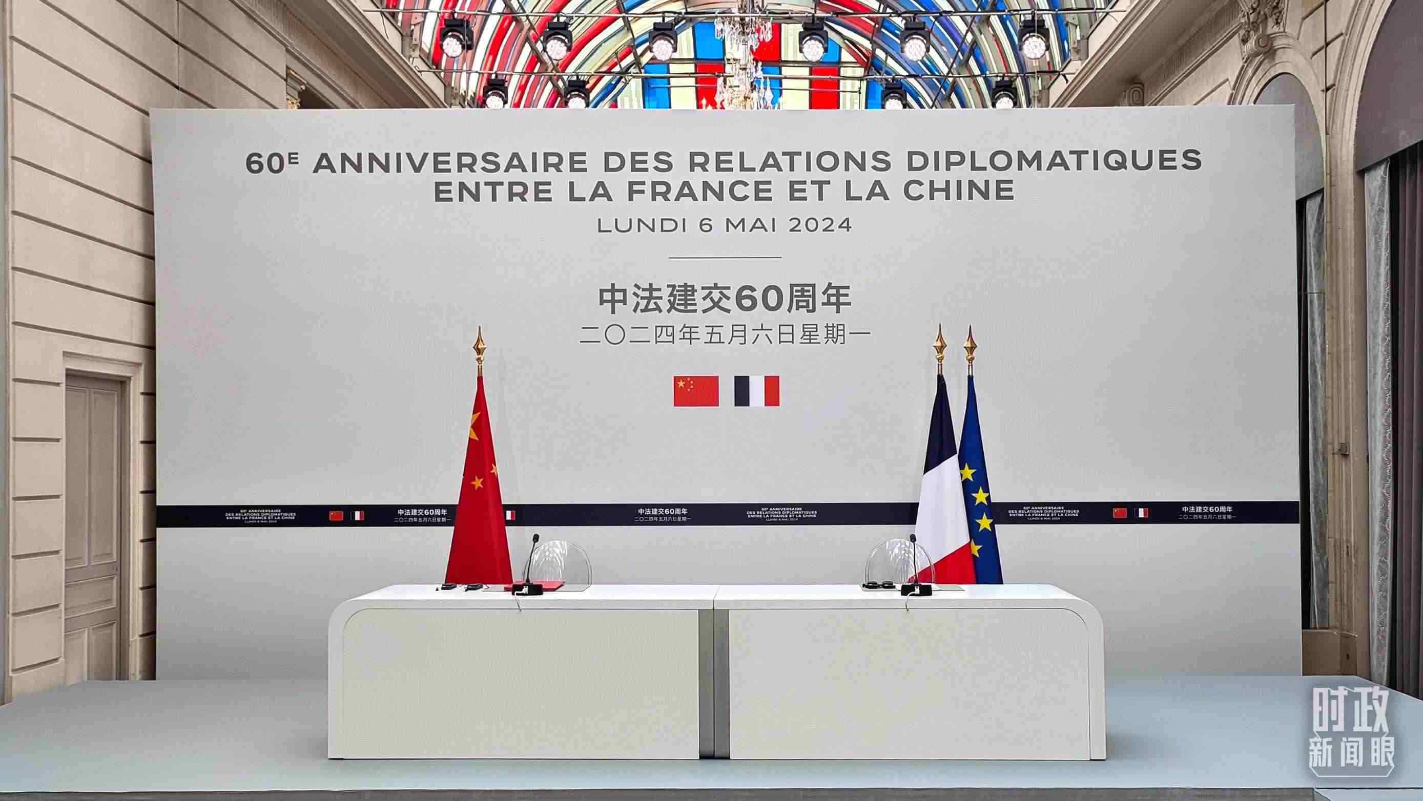 △習主席在巴黎愛麗舍宮同馬克龍總統(tǒng)會談后共同會見記者，這是會見開始前的現(xiàn)場。（總臺央廣記者劉會民拍攝）