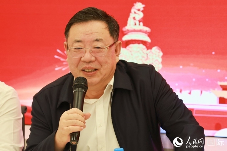 山東省泰安市委書記、市人大常委會(huì)主任楊洪濤在座談會(huì)上致辭。人民網(wǎng)記者 陳海琪攝