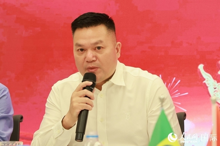 巴西和統(tǒng)會(huì)會(huì)長張小春在座談會(huì)上致辭。人民網(wǎng)記者 陳海琪攝