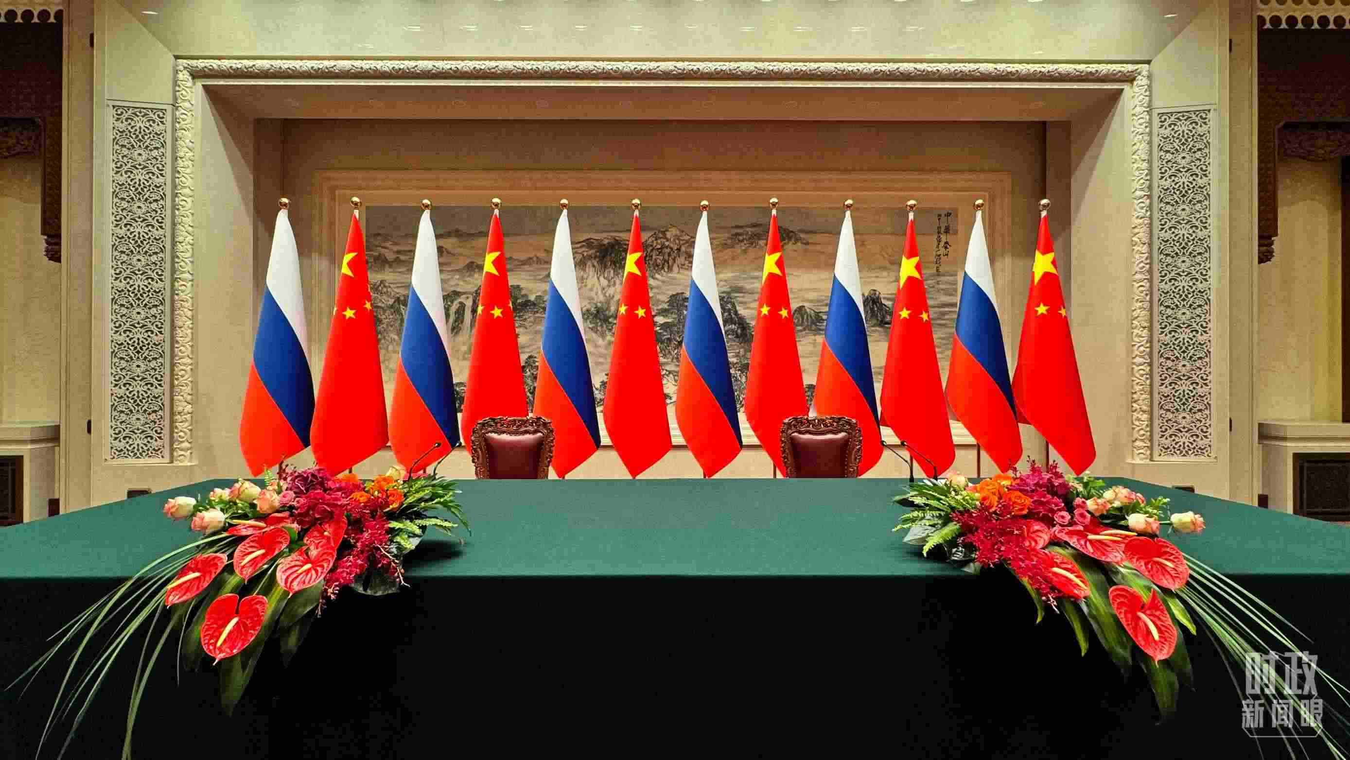 △會談后，中俄兩國元首出席簽字儀式并共見記者，這是開始前的現(xiàn)場。（總臺央視記者李增仁拍攝）