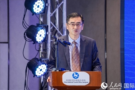 曼谷中國文化中心兼中國駐曼谷旅游辦事處主任闕小華發(fā)表演講。（普拉維攝）