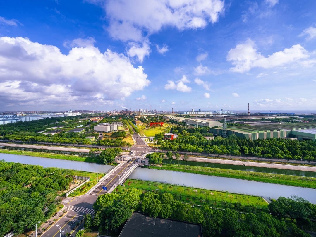 位于長江口的上海寶鋼廠區(qū)，有生態(tài)花園工廠的美譽(yù)。劉繼鳴攝