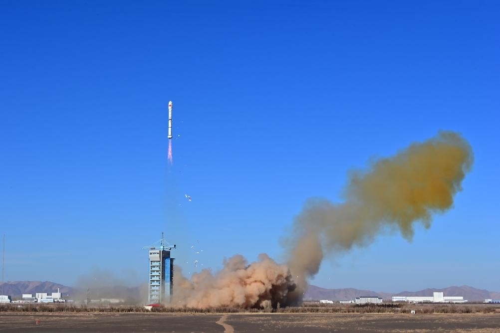 2023年12月4日，中國在酒泉衛(wèi)星發(fā)射中心使用長征二號(hào)丙運(yùn)載火箭，成功將援埃及二號(hào)衛(wèi)星發(fā)射升空，衛(wèi)星順利進(jìn)入預(yù)定軌道，發(fā)射任務(wù)獲得圓滿成功。新華社發(fā)（汪江波 攝）