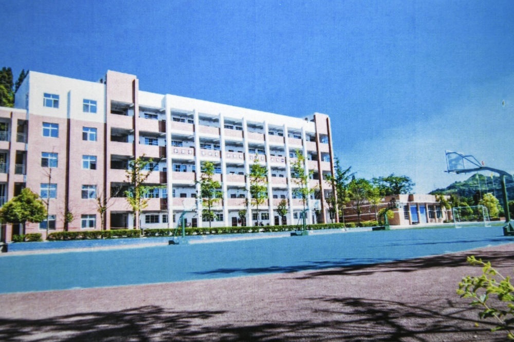 建成之初的之江小學(xué)教學(xué)樓（資料照片翻拍）。