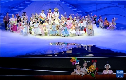 6月1日，演員在“我和祖國一起成長”主題演出活動(dòng)中表演。新華社記者 金良快 攝