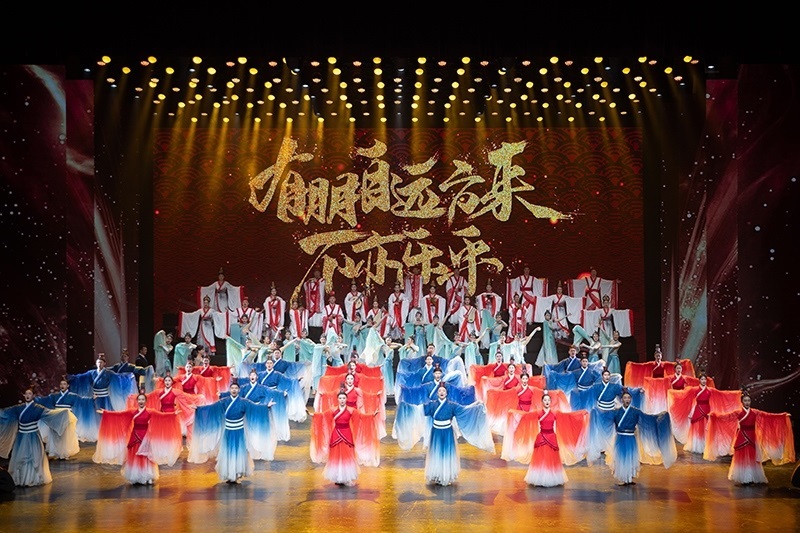 △2024年5月17日，演職人員在第八屆中俄博覽會(huì)文藝演出現(xiàn)場(chǎng)進(jìn)行表演。