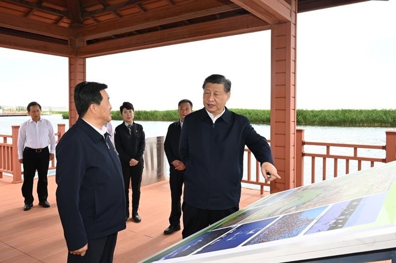 △2023年6月5日，習(xí)近平總書(shū)記在烏梁素海考察。