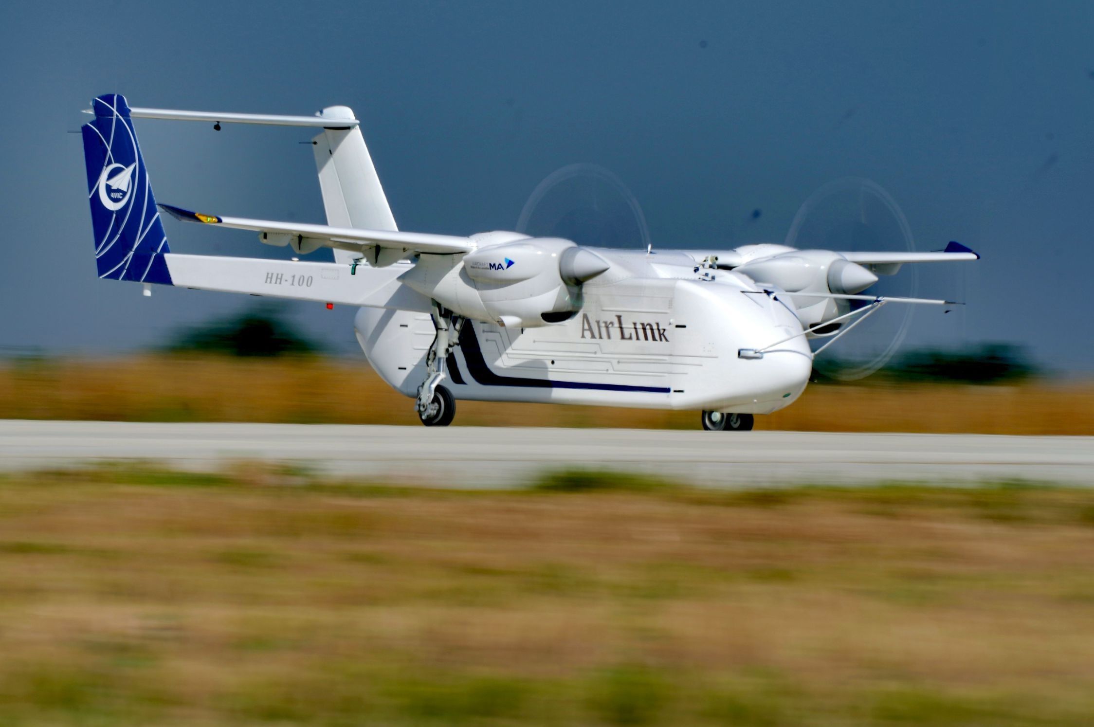 △2024年6月12日，HH-100航空商用無人運輸系統(tǒng)驗證機在西安藍田通用機場首飛成功。