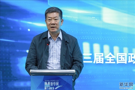 中國版權(quán)協(xié)會理事長、第十三屆全國政協(xié)文化文史和學(xué)習(xí)委員會副主任、新聞出版總署原副署長、國家版權(quán)局原副局長閻曉宏現(xiàn)場致辭