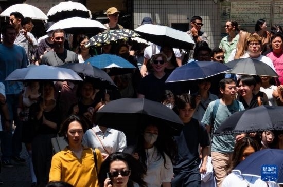 7月4日，人們在日本東京原宿的街道上行走。新華社記者 張笑宇 攝