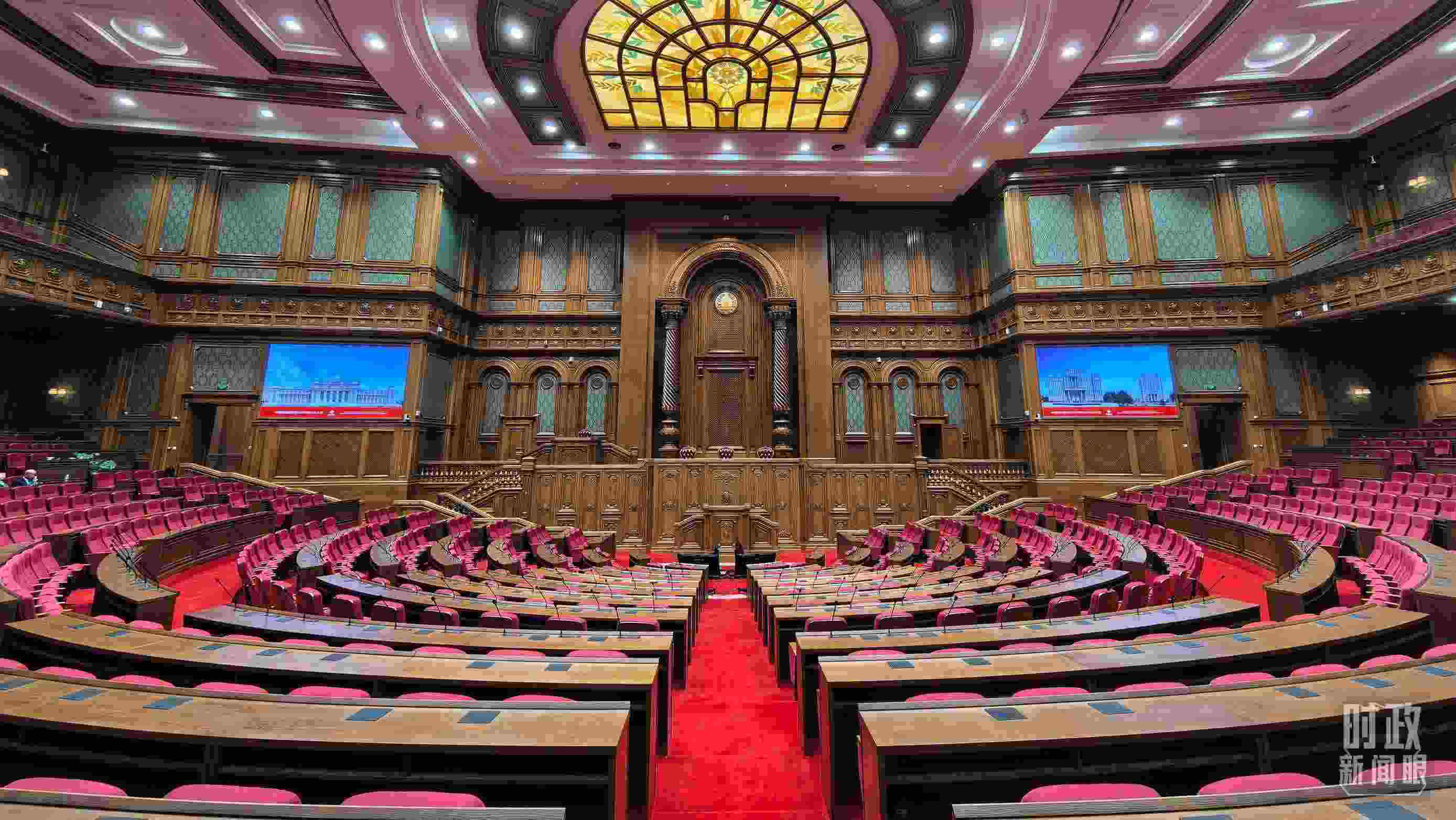△中方援建塔議會(huì)大樓內(nèi)的聯(lián)席議會(huì)廳。（總臺(tái)央視記者陸泓宇拍攝）