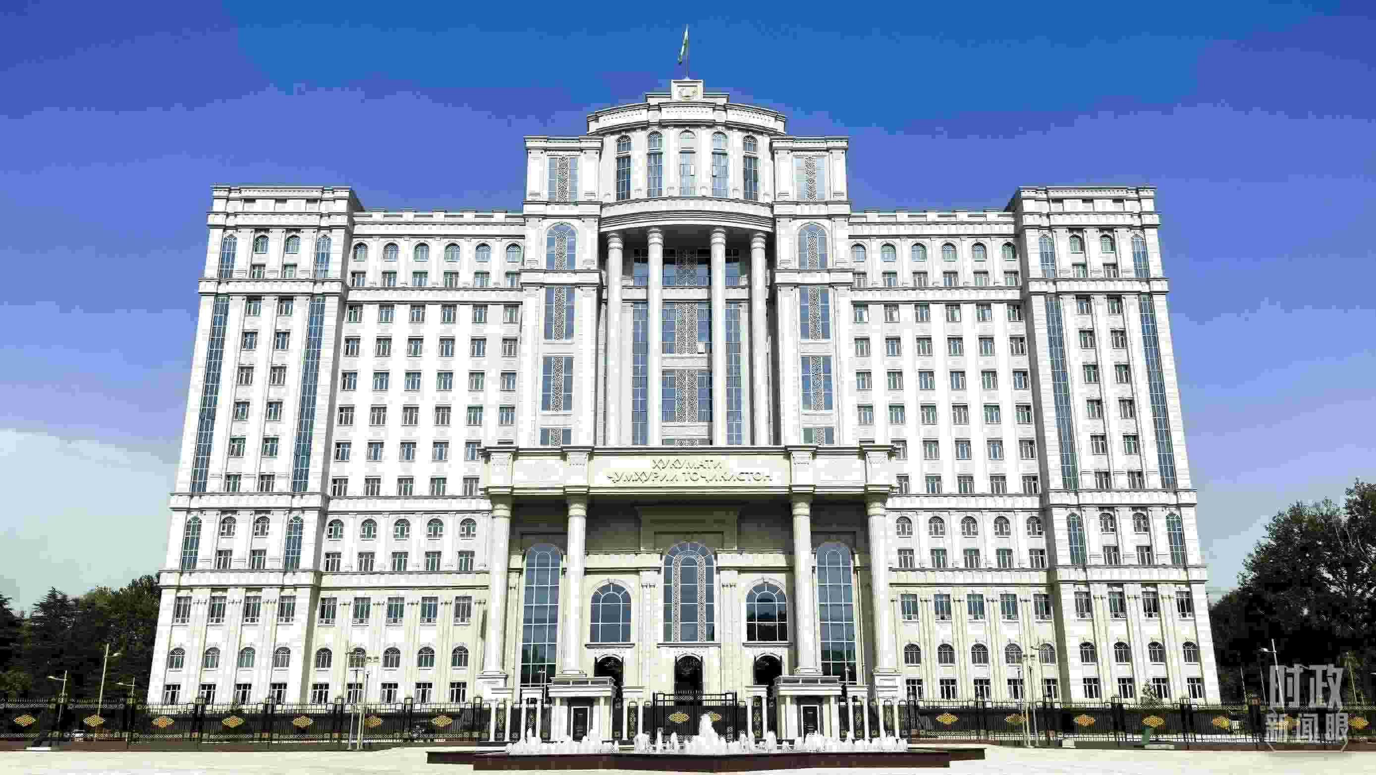 △中方援建塔政府大樓。（總臺(tái)央視記者鄂介甫拍攝）