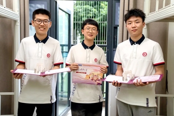 王子源（左）、母翰堯（中）、郭洋君（右）。清華大學供圖
