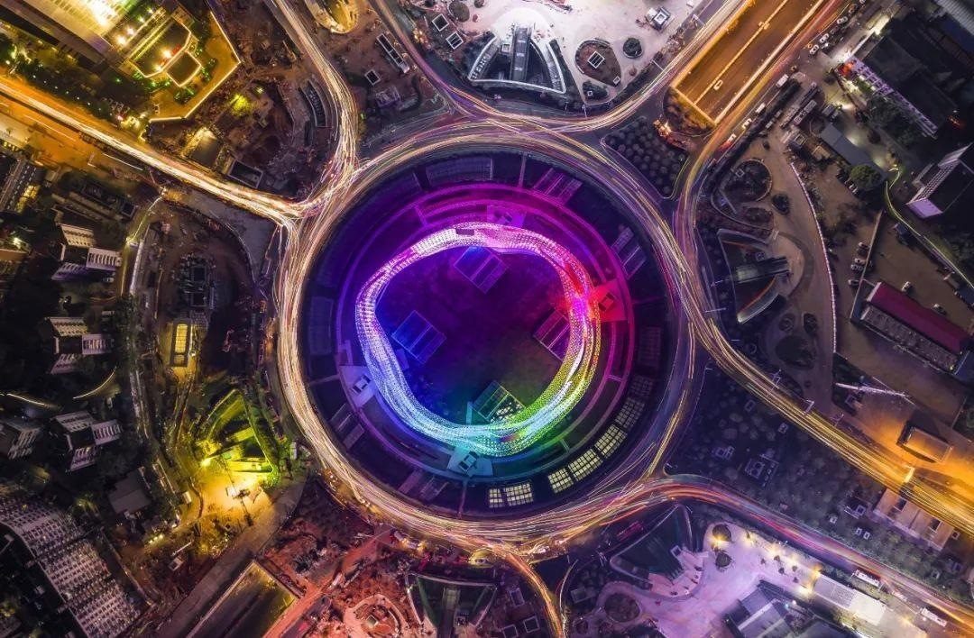 △武漢光谷正發(fā)展成為全國最大的光電子信息產業(yè)集群。