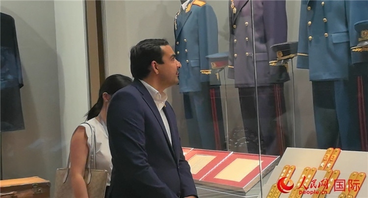 毛里求斯民議會議長阿德里安·夏爾·杜瓦爾參觀中國共產黨歷史展覽館。人民網 鐘文興攝