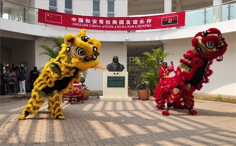 開(kāi)場(chǎng)舞獅表演。內(nèi)圖大學(xué)孔子學(xué)院供圖