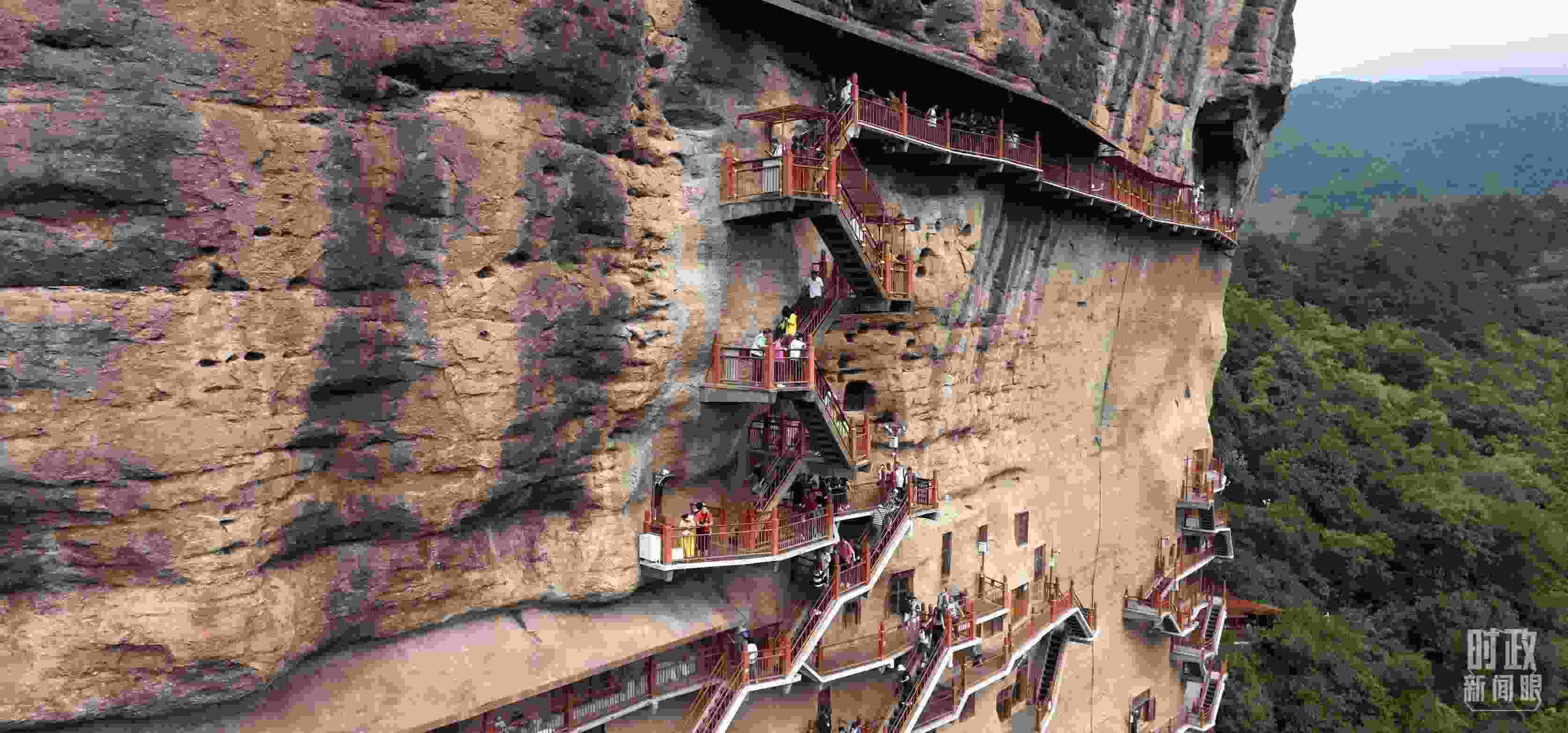 △麥積山石窟是國家5A級旅游景區(qū)，2024年上半年累計(jì)接待游客57萬人。（總臺國廣記者李晉拍攝）