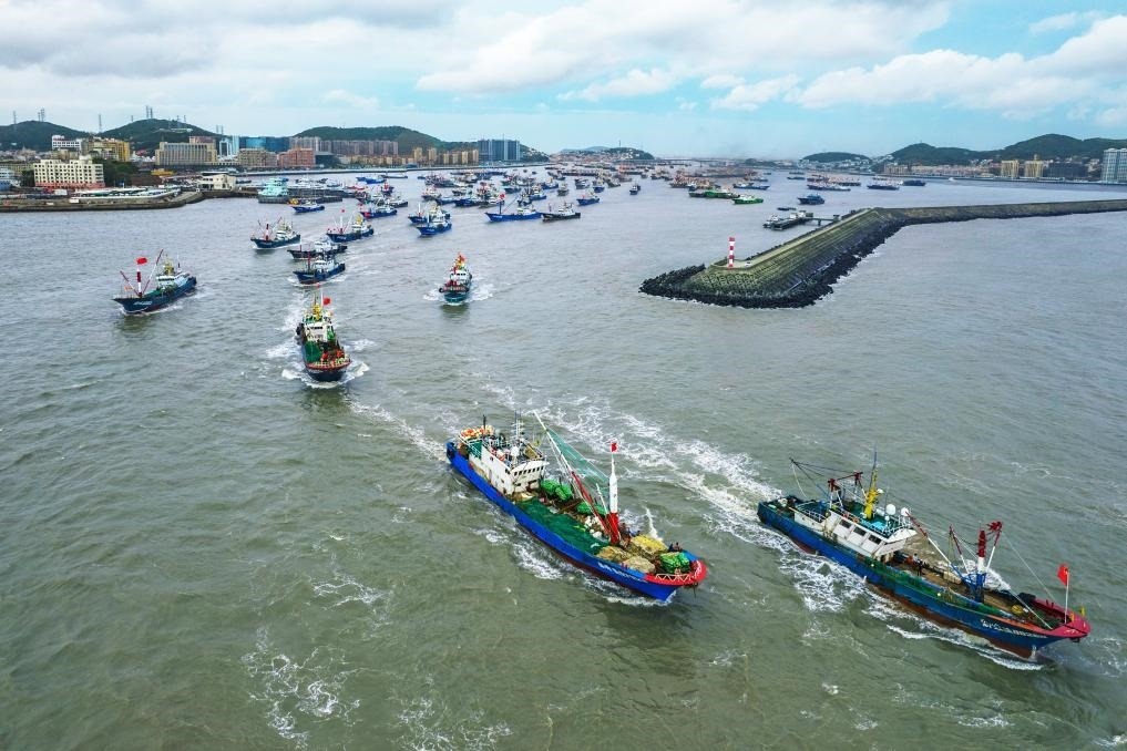 舟山沈家門水域漁船集中出海。（浙江海事局供圖）