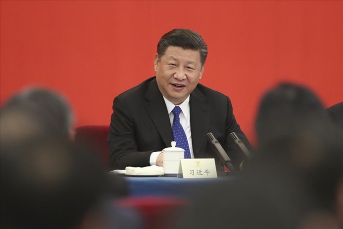 2018年3月4日下午，中共中央總書記、國家主席、中央軍委主席習(xí)近平看望參加全國政協(xié)十三屆一次會議的民盟、致公黨、無黨派人士、僑聯(lián)界委員，并參加聯(lián)組會，聽取意見和建議。 新華社發(fā)（盛佳鵬 攝）