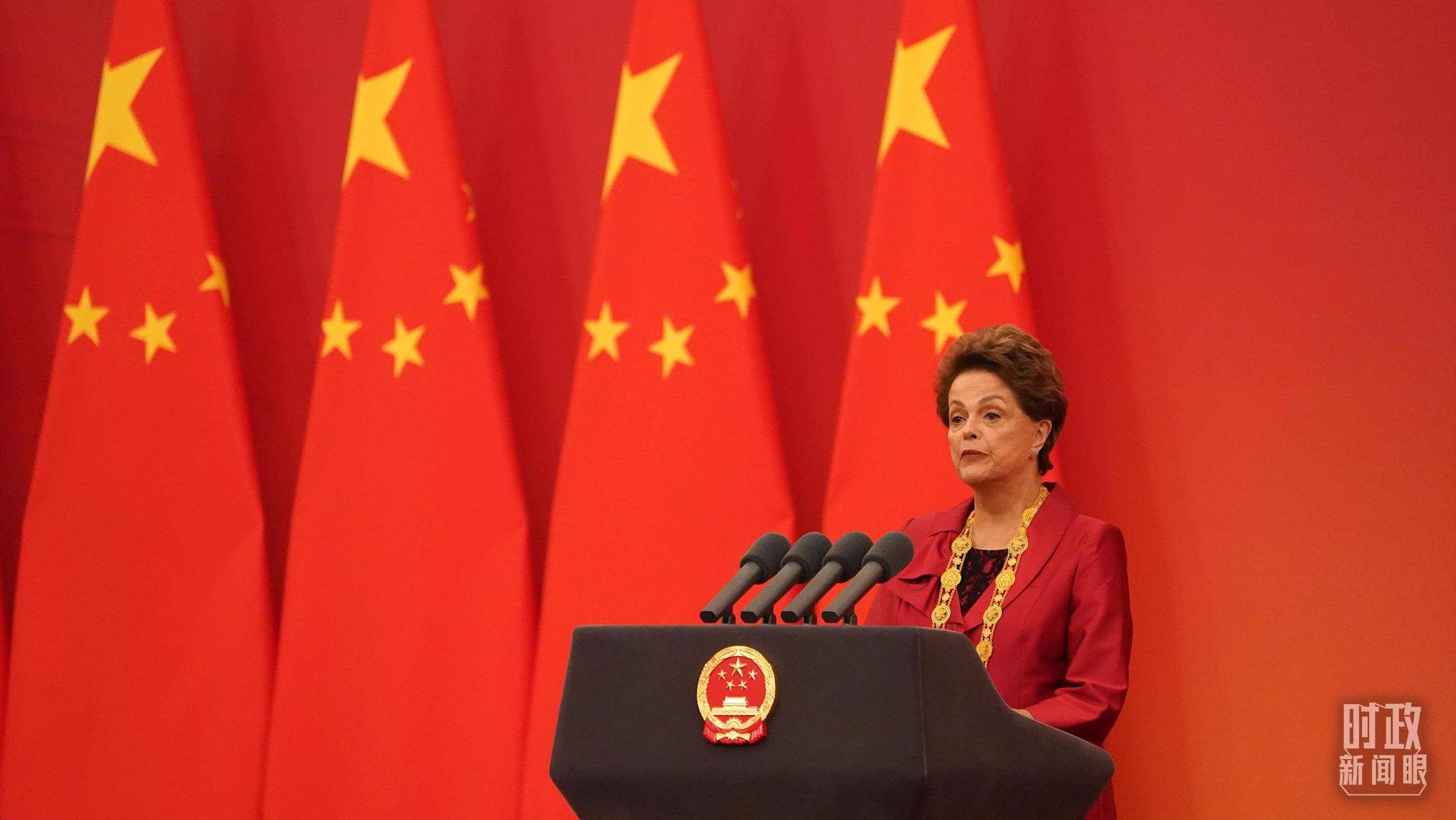 “友誼勛章”獲得者迪爾瑪·羅塞芙在頒授儀式上發(fā)言。（總臺記者李晉拍攝）